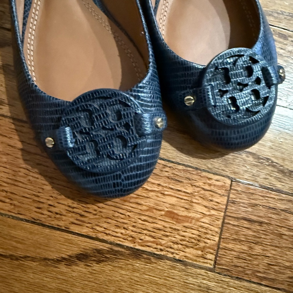 Tory Burch Textured Dark Blue Loafers